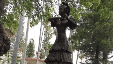 Escultor defiende estatua de Florinda Meza ante críticas de fans de Chespirito