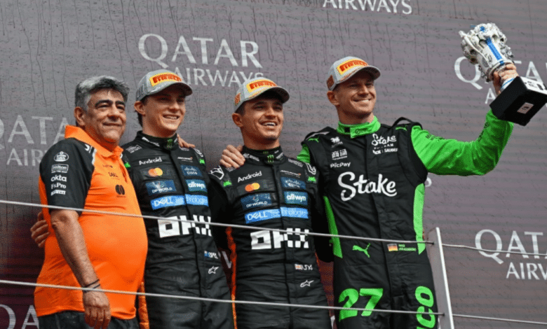 Con una actuación brillante bajo la lluvia de Silverstone, Lando Norris conquistó su cuarto triunfo de la temporada y redujo la distancia con su compañero Oscar Piastri, líder del campeonato.