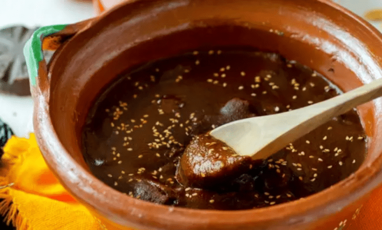 Mole rojo el platillo con raíces prehispánicas que conquistó los sabores de México
