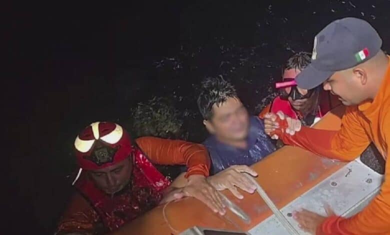 Rescate de tripulantes tras amerizaje en BCS (Foto de internet)